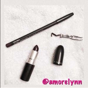 MAC  Lip kit in "Cyber"