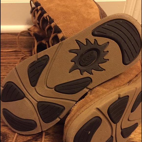 ❌SOLD❌UGG Uptown Boots 7- like new!❌ - Picture 2 of 4