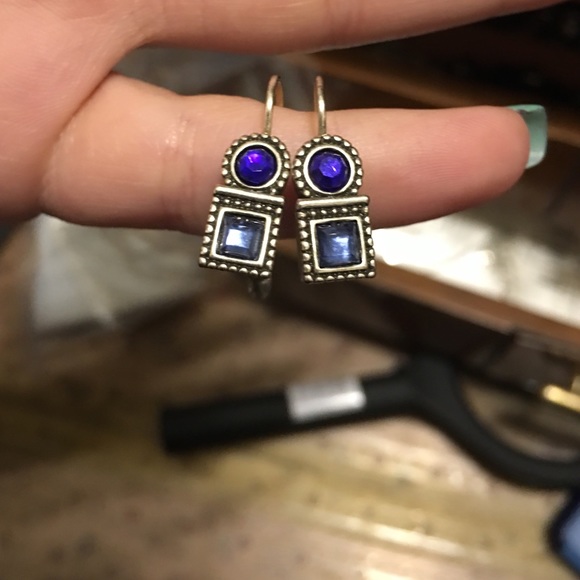 Dark and light blue rectangle stacked earrings.