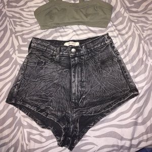 BLACK HIGH WASTED SHORTS