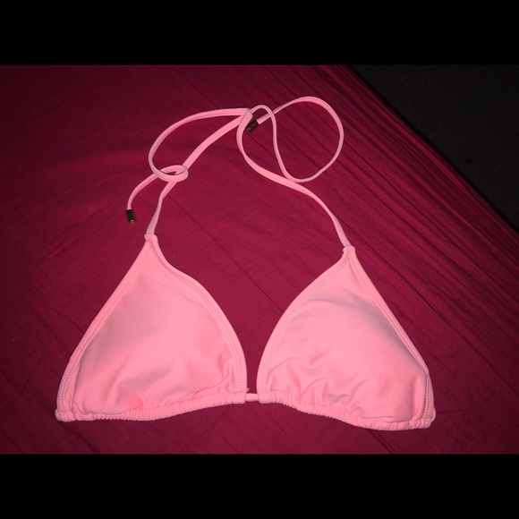 Large tops and medium bottoms ! different colors