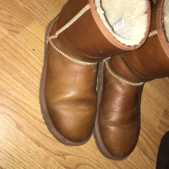 Uggs - Picture 1 of 2