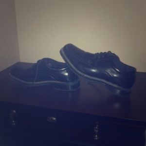 Black dress shoes