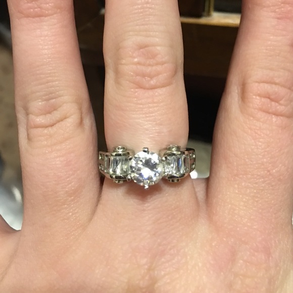 Cocktail ring-used - Picture 1 of 3