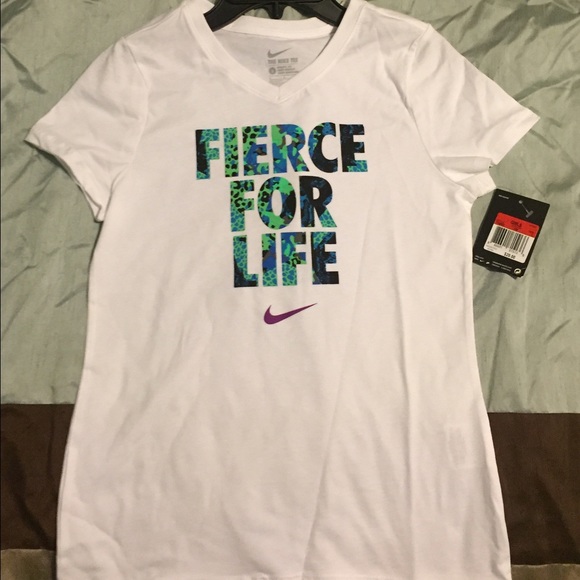 Girls size large Nike t-shirt