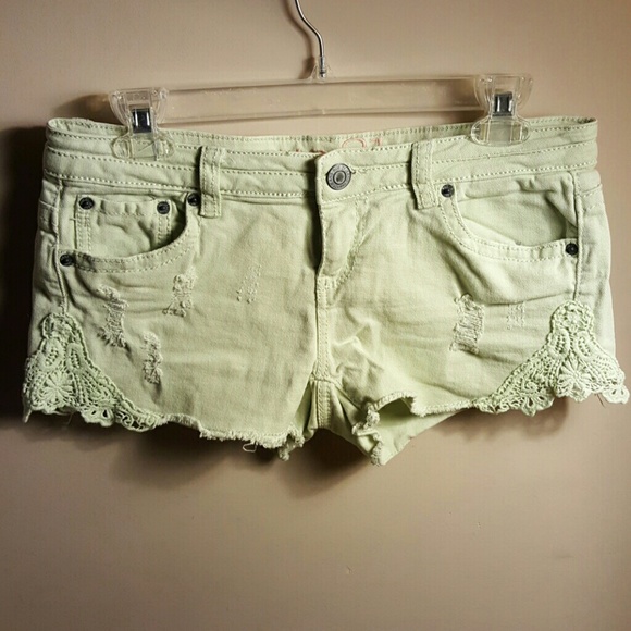 Light green 7/8 Rue 21 shorts. Cute lace on side!