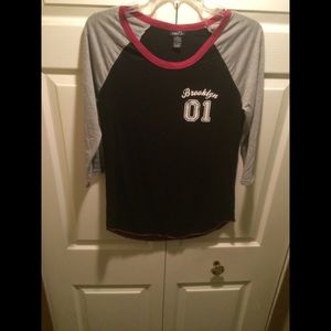 BROOKLYN BASEBALL TEE RUE 21 SIZE M