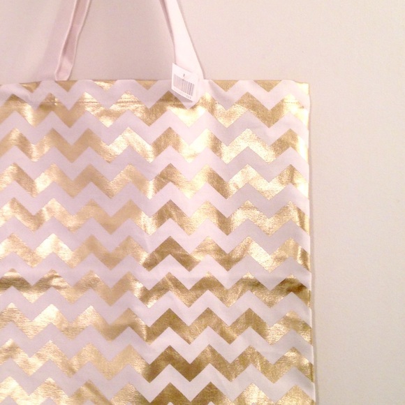 NWT Gold & White Chevron Canvas Tote Bag - Picture 3 of 4