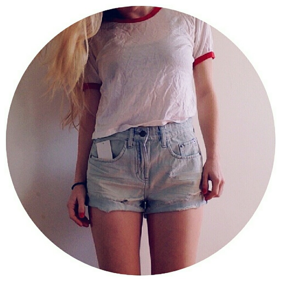 Urban Outfitters Denim - Vintage Feel Lightwash Boyfriend Denim Cutoffs NWT