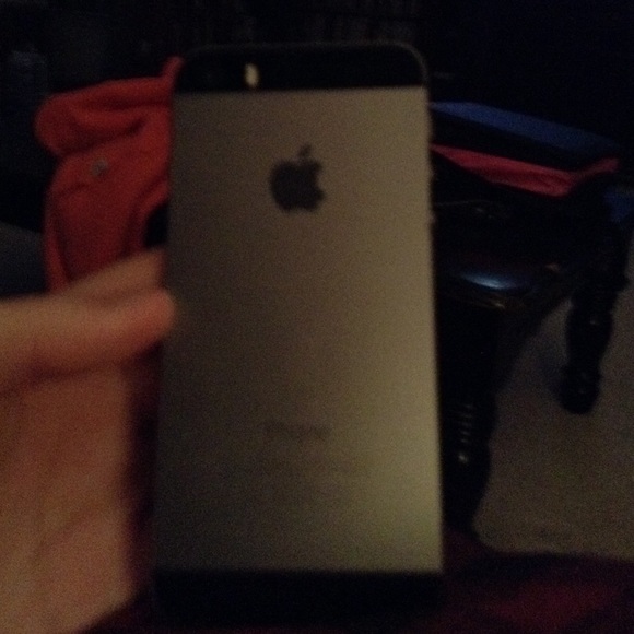 A iPhone 5s - Picture 2 of 3