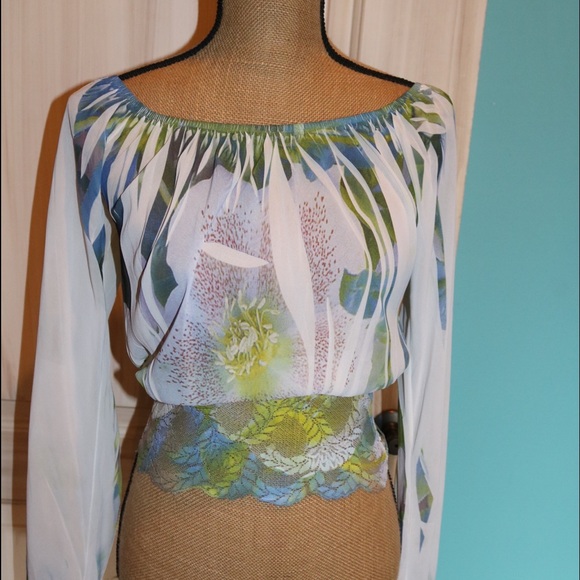 White Beautiful Flowered Patterned Blouse - image 1