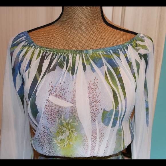 White Beautiful Flowered Patterned Blouse - image 2