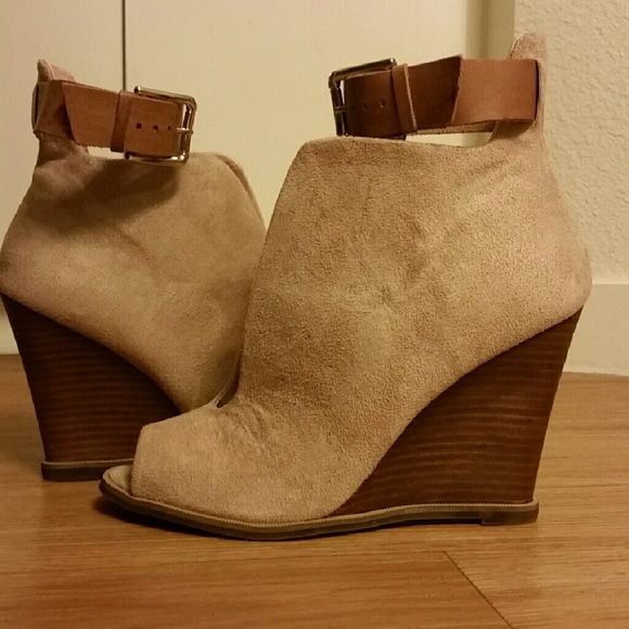 NEW NEVER WORN! Peep Toe Suede Wedge Booties