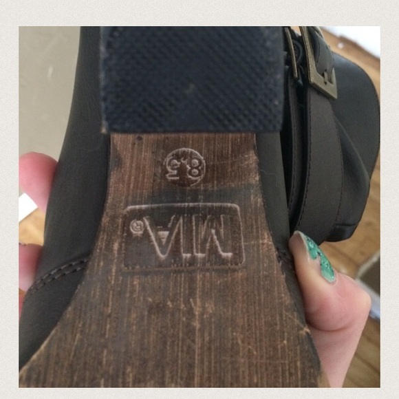 Mia boots - Picture 3 of 3