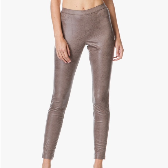 HUE Pants - NWT Hue faux Python leggings