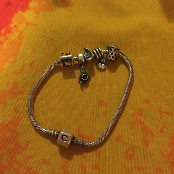 Chamilia charm bracelet with 5 charms - Picture 1 of 3