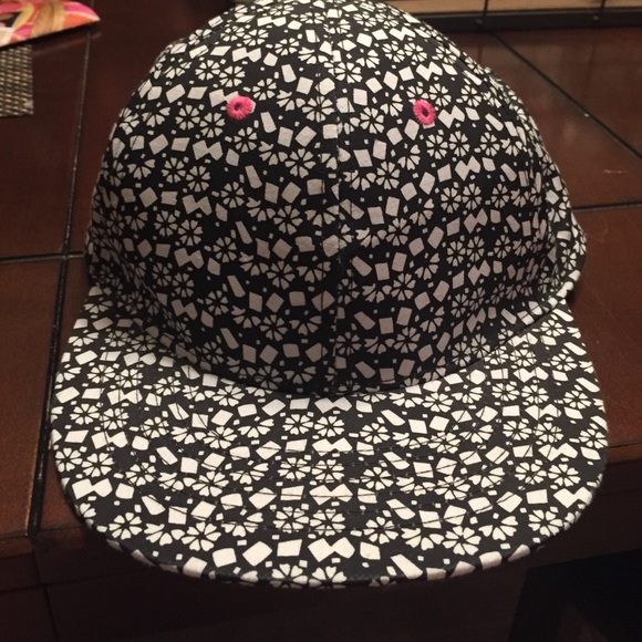 Strapback - Picture 3 of 4