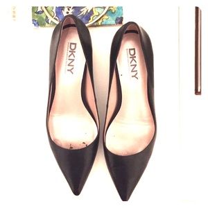 Perfect Pointy Toe Flat with delicate heel
