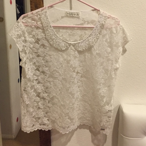 White Lace top with cute collar💕