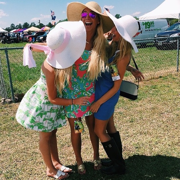 Meet your Posher, Carly - Picture 3 of 4