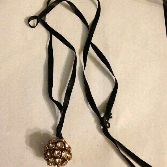 Club Monaco jeweled cluster pendant necklace - Picture 2 of 4