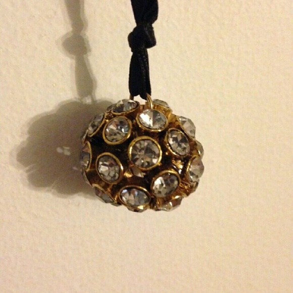 Club Monaco jeweled cluster pendant necklace - Picture 4 of 4
