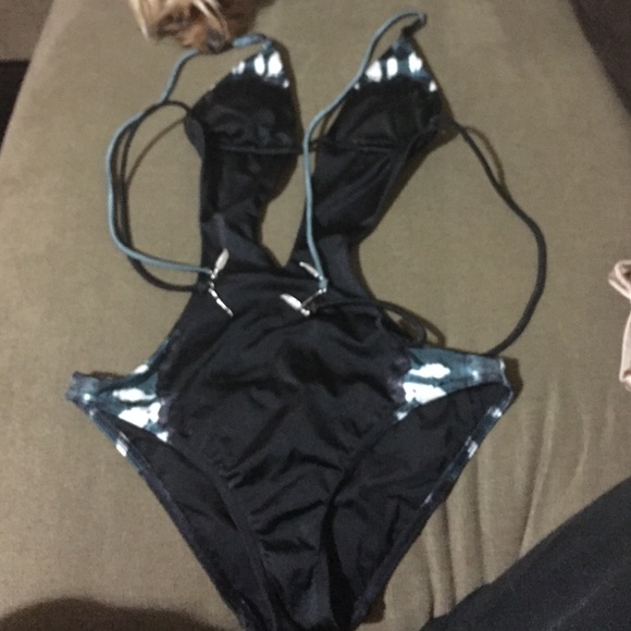 One piece vs bathing suit