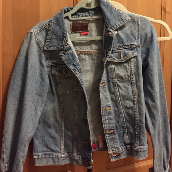 TRENDY JEAN JACKET