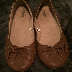 Light brown flats with bow