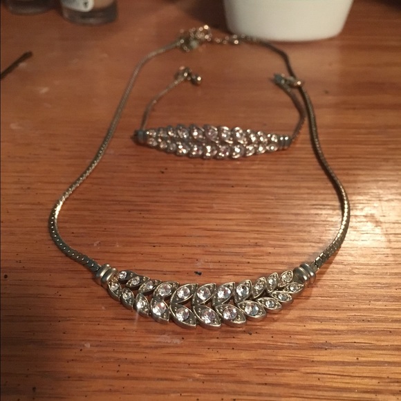 Necklace & bracelet set