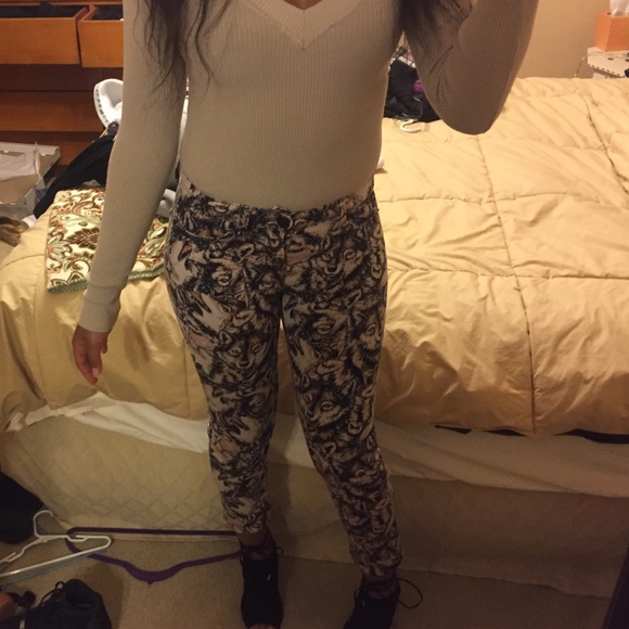BDG Midrise Wolves Pant - Picture 3 of 4