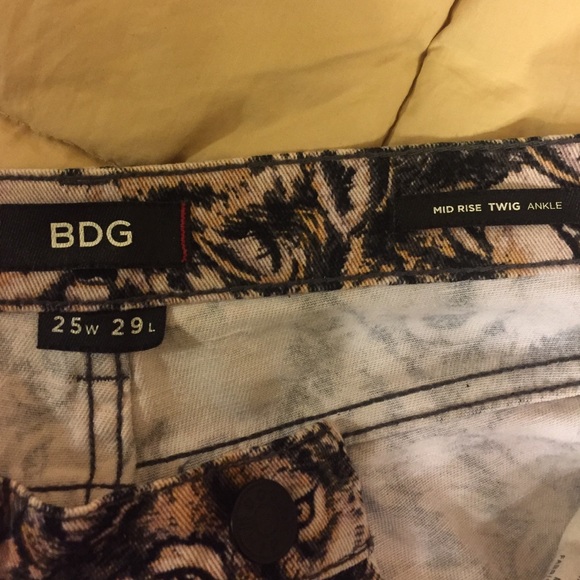 BDG Midrise Wolves Pant - Picture 4 of 4