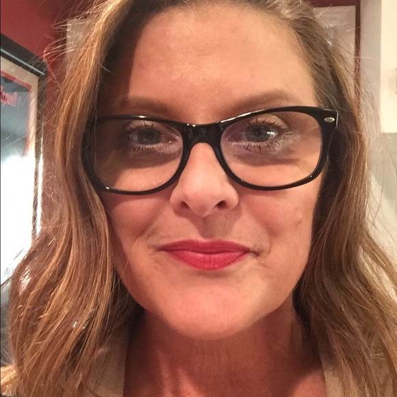 Meet your Posher, Jan - Picture 2 of 2