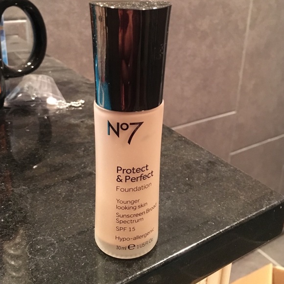 No 7 protect & perfect foundation