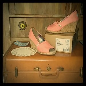 TOMS wedges, peep toe, coral, size 6.5