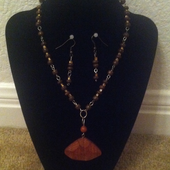 Wooden fan choker and earring set