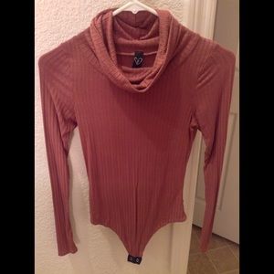 Fashion nova mauve turtle neck shirt💄
