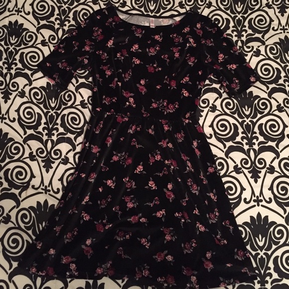 Xhilaration Dresses & Skirts - ✨vintage looking black dress✨