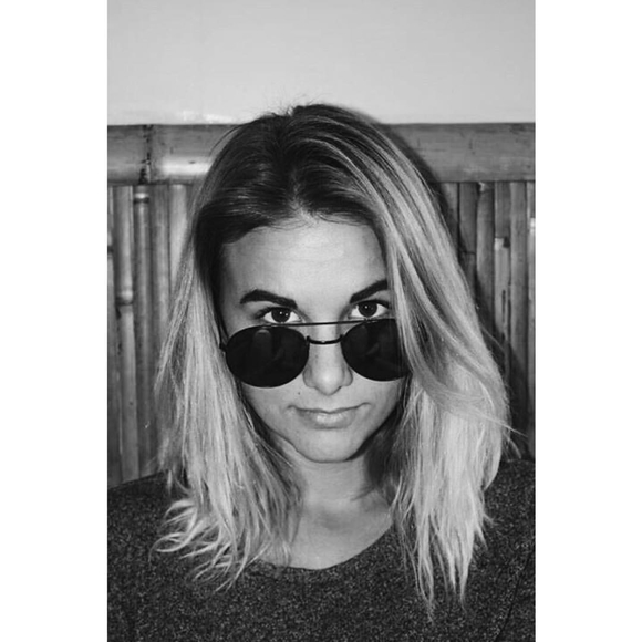 Meet your Posher, Abigail - Picture 1 of 1