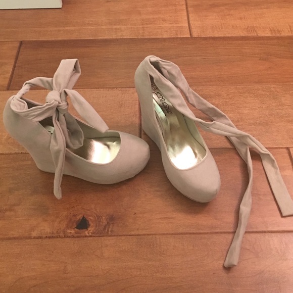 TIE UP WEDGES