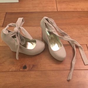 TIE UP WEDGES