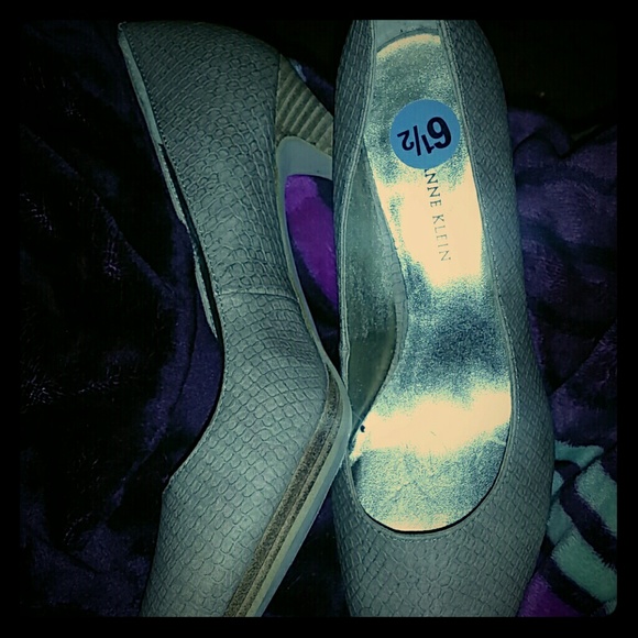 Nude Anne Klein heels