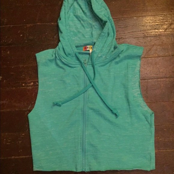 NWT SLEEVELESS ZIP UP HOODIE CROPPED