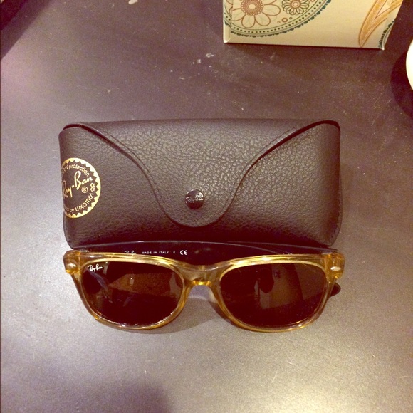 Rayban wayfarer sunglasses, honey color- unisex
