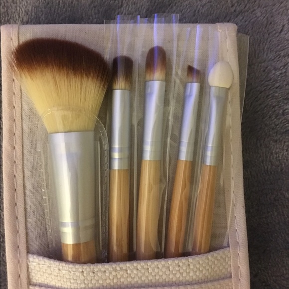 FLASH SALE ⚠️ New 💄 5 Piece Make-Up Brush Set