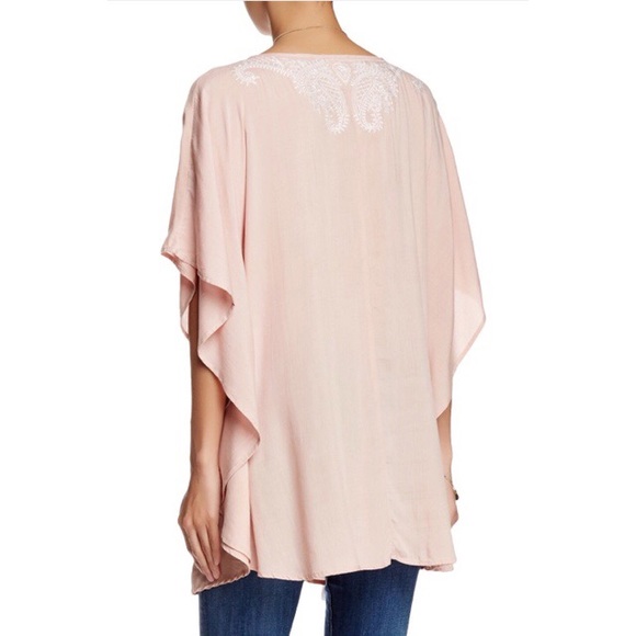 🎉HP🎉 🆕 Blush & Ivory Lace-Print Peasant Top - Picture 2 of 4