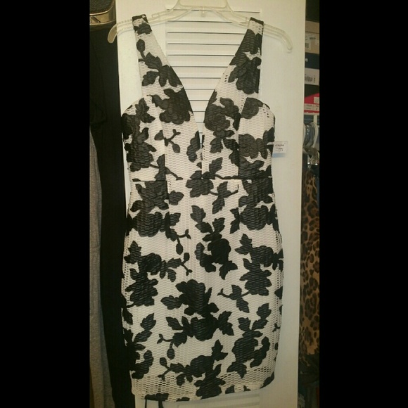 Dress - Picture 2 of 2