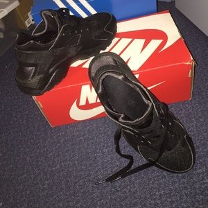 Black Hurraches