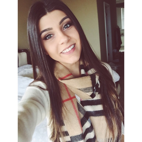 Meet Your Posher, Inessa 💕 - Picture 1 of 4
