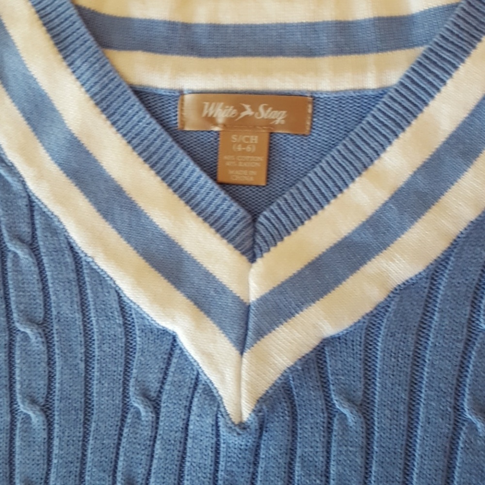 *SOLD*NWOT - Lightweight cable-knit V-neck sweater - Picture 5 of 5